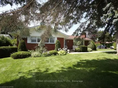 1601 STONEYBROOK Crescent, London North, ON N5X 1C9
