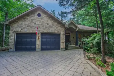 10281 GRAND OAKS Drive, Lambton Shores, ON N0M 1T0