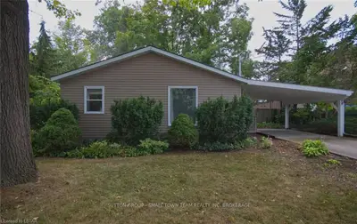 4 GREEN ACRES Crescent, Lambton Shores, ON N0M 1T0