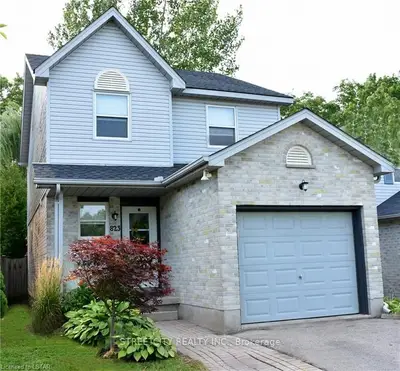 823 DEVERON Crescent, London South, ON N5Z 5B4