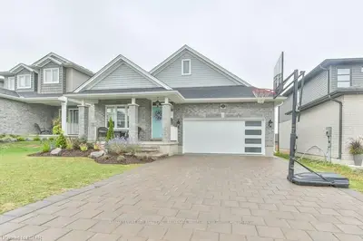 21 CONNOR Avenue, Strathroy-Caradoc, ON N7G 0E8