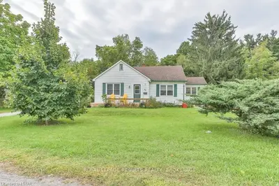 84 QUEENSWAY Street E, Norfolk County, ON N3Y 4M6