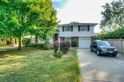 897 NORTON Crescent, London South, ON N6J 2Y8