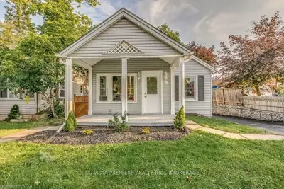 11 LAMBETH Avenue, London South, ON N6C 2L3