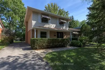 944 NORTON Crescent, London South, ON N6J 2Y9