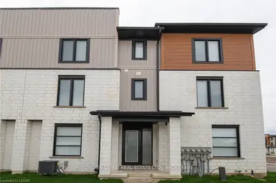 921 MANHATTAN Way, London North, ON N6H 0J7