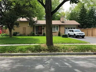 1493 GLENGARRY Avenue, London North, ON N5X 1R2