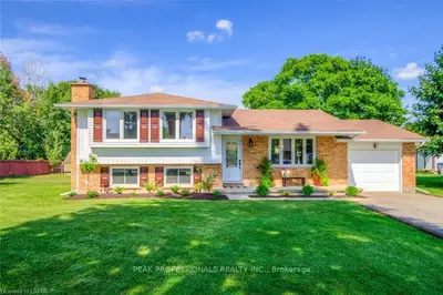 22302 ADELAIDE Road, Strathroy-Caradoc, ON N0L 1W0