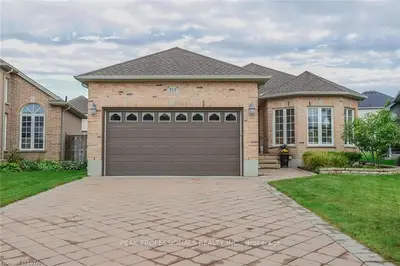 719 BRAMBLEWOOD Place, London South, ON N6K 4Y3