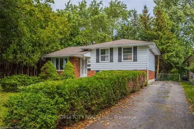 83 PAPERBIRCH Crescent, London North, ON N6G 1L8
