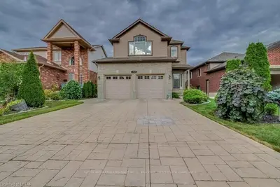 1311 OAKCROSSING Road, London North, ON N6H 0C1