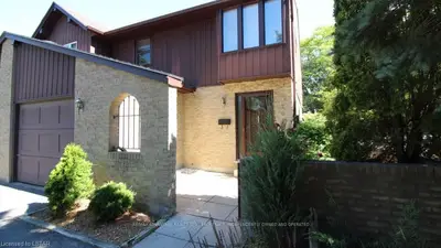 2039 Aldersbrook Road, London North, ON N6G 3N2