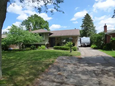 145 Wakefield Crescent, London North, On N5x 1z6