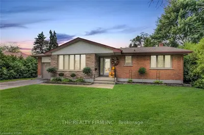 348 Caradoc Street S, Strathroy-Caradoc, ON N7G 2P4