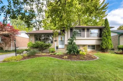 51 STANHOPE Crescent, London South, ON N6C 3B1