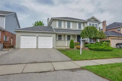 18 AMBLESIDE Drive, London North, ON N6G 4M4