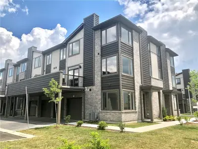 1960 DALMAGARRY Road 140, London North, ON N6G 5B1