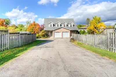 785 DEVERON Crescent, London South, ON N5Z 5B6