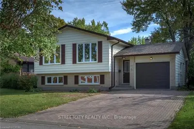 1028 MAHOGANY Road, London North, ON N6H 2W5