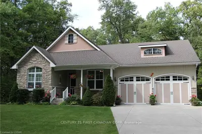 8678 TIMBERWOOD Trail, Lambton Shores, ON N0M 1T0