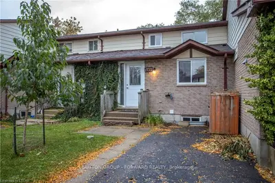 1772 ATTAWANDARON Road, London North, ON N6G 3N1