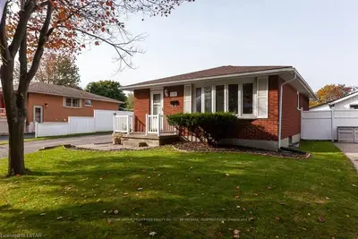 112 CANTLEY Crescent, London South, ON N6E 1G6