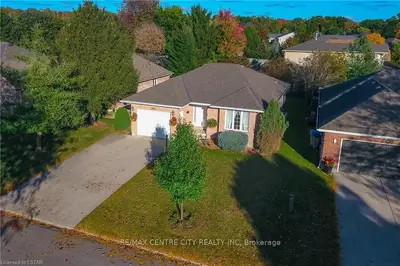 383 RIVERVIEW Drive, Strathroy-Caradoc, ON N7G 4A8