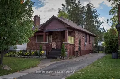 127 RAYWOOD Avenue, London South, ON N6C 1Y8