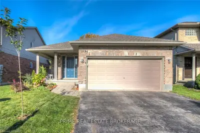 2194 THORNICROFT Crescent, London South, ON N6P 1T7