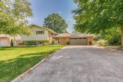 81 BROADWAY Avenue, London South, ON N6P 1E2