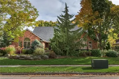 18 QUINELLA Drive, London South, ON N6K 4H3