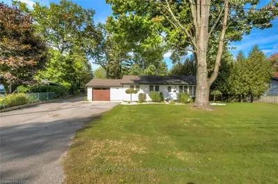 840 CLARK Street, Strathroy-Caradoc, ON N0L 1W0