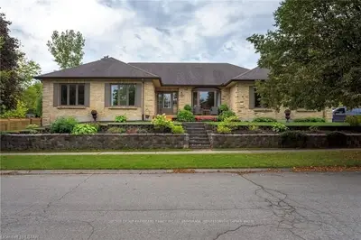 104 ROSECLIFFE Crescent, London South, ON N6K 3Y1