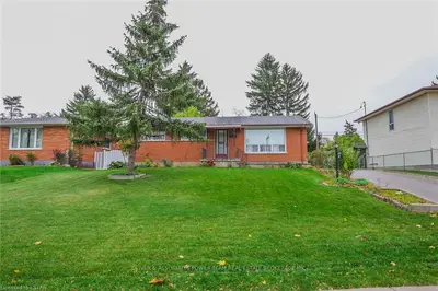 268 BURLINGTON Crescent, London South, ON N5Z 3G5