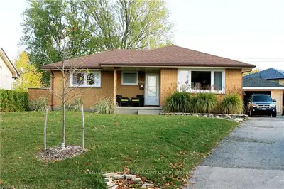1027 EAGLE Drive, London South, ON N5Z 3H4