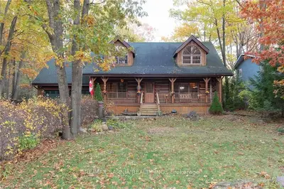 9675 JOANNE Avenue, Lambton Shores, ON N0M 1T0