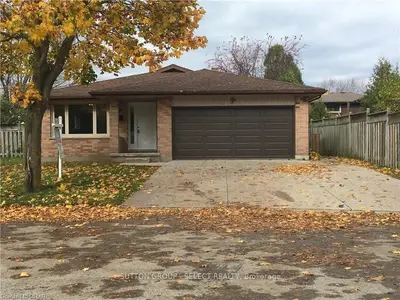 611 CLASSIC Court, London East, ON N5W 5X4