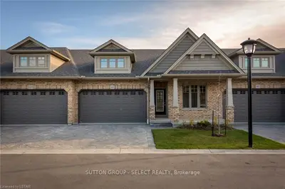 2250 BUROAK Drive 105, London North, ON N5X 0K3