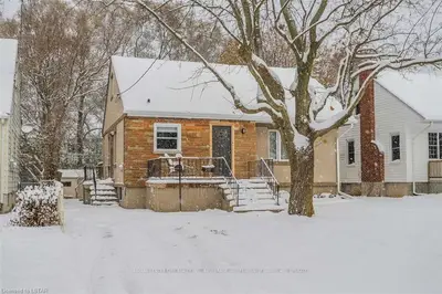 208 LINWOOD Street, London East, ON N5Y 1W6