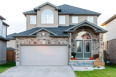 5 Moffat Avenue, Ingersoll, On N5c 0b2