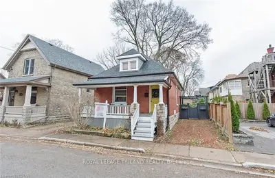 13 MACKINNON Place, London South, ON N6C 3K5