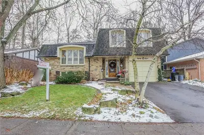 88 HALIBURTON Crescent, London South, ON N6K 2Y9