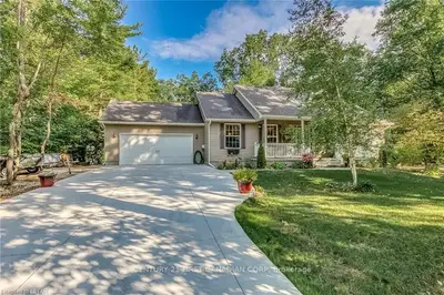 8688 TIMBERWOOD Trail, Lambton Shores, ON N0M 1T0