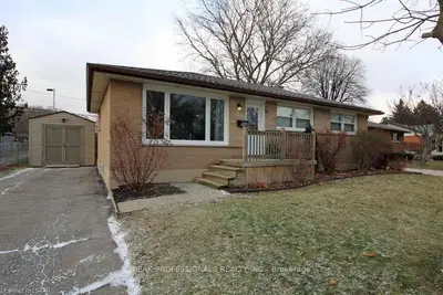 54 STRATHCONA Drive, London East, ON N5W 1P8