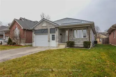 9 Holland Avenue, Aylmer, On N5h 3j2