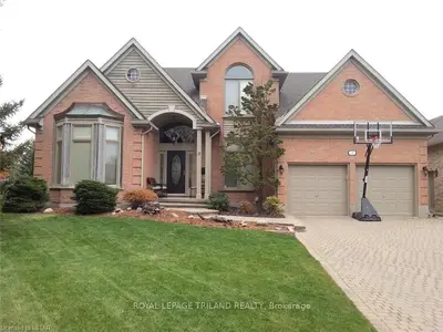 2 DRUMMOND Place, London South, ON N6C 6A7