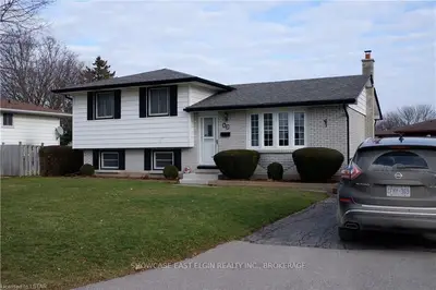 12 MASSON Court, London South, ON N6E 1H3