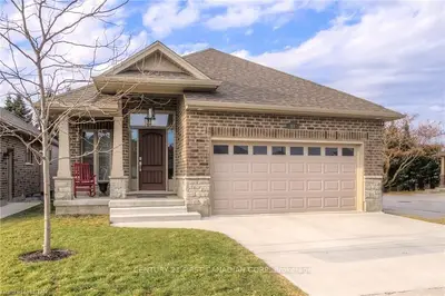 295 MOGG Street 11, Strathroy-Caradoc, ON N7G 0C6
