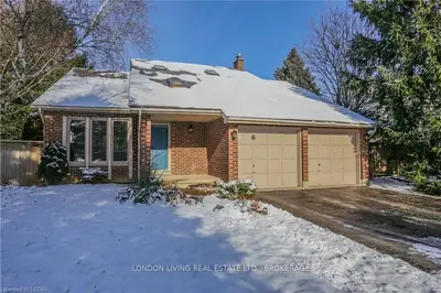 6 PENNYBROOK Court, London North, ON N5X 2Z6