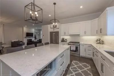 413 Ambleside Drive, London North, ON N6G 4X9